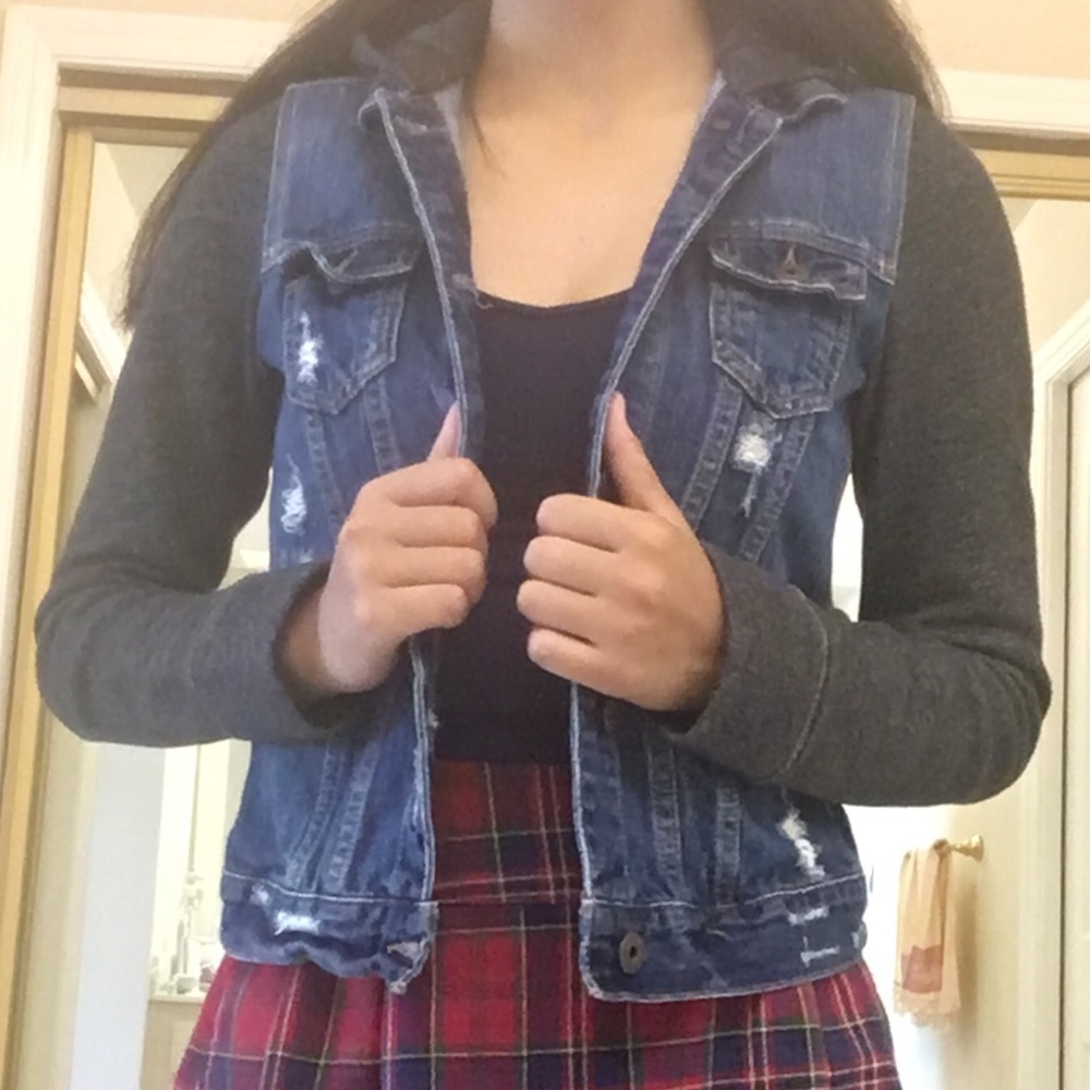 Hooded cropped denim jacket